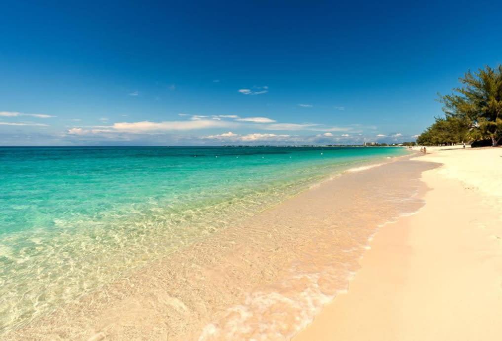 Beach Living At Plantation Village Blgs George Town Kültér fotó